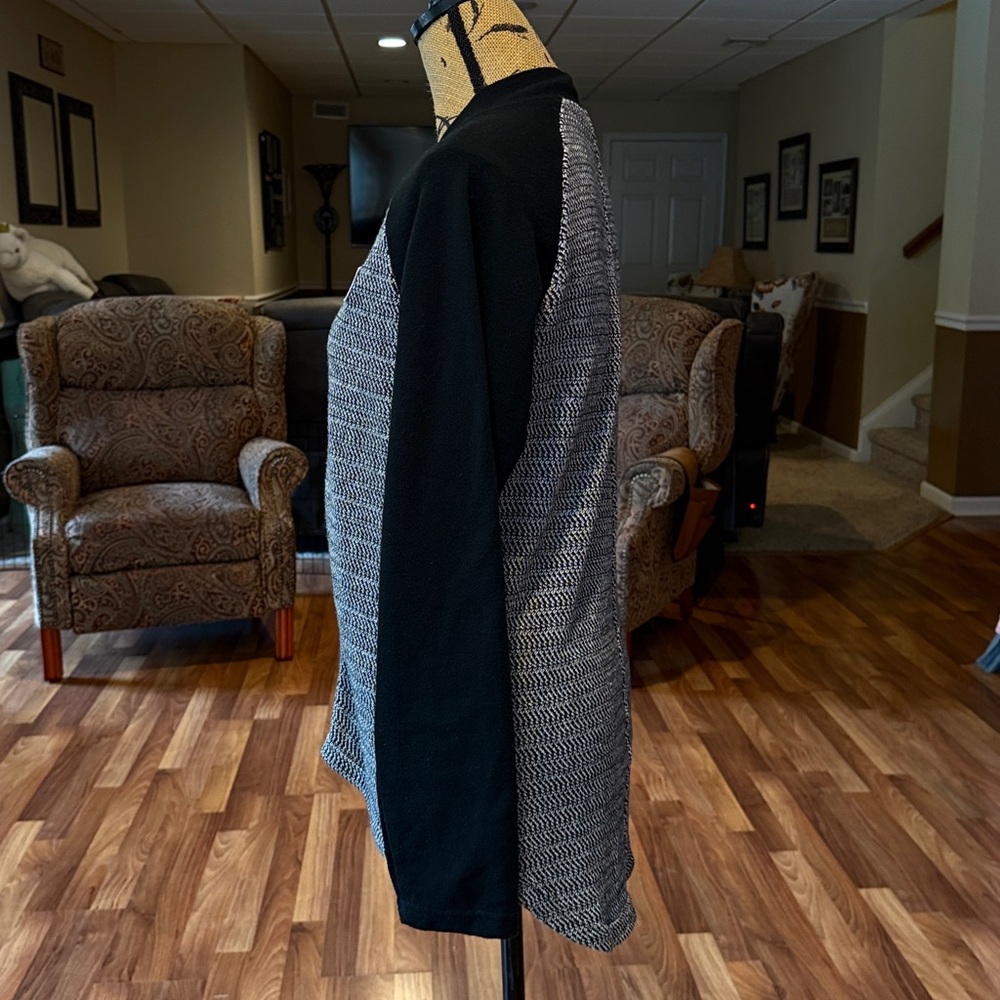 Vans size medium lightweight button up sweatshirt or could be worn as a jacket - Picture 4 of 5